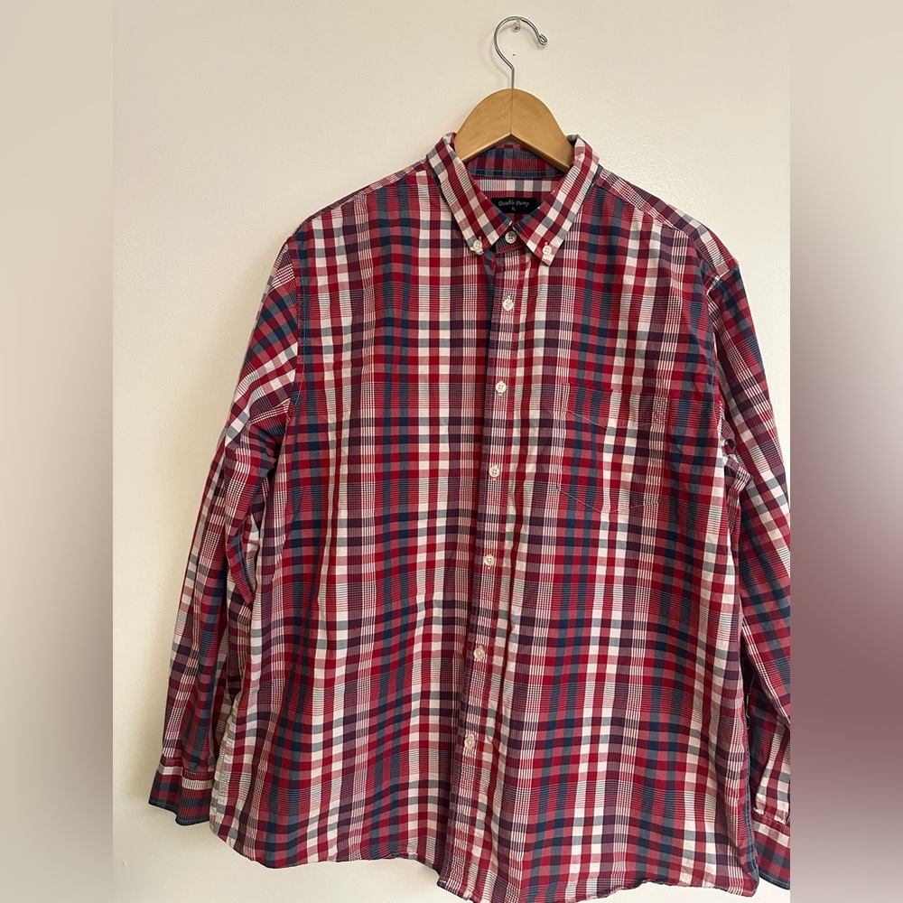 GAP Men's Red and Blue Plaid Button Down Shirt